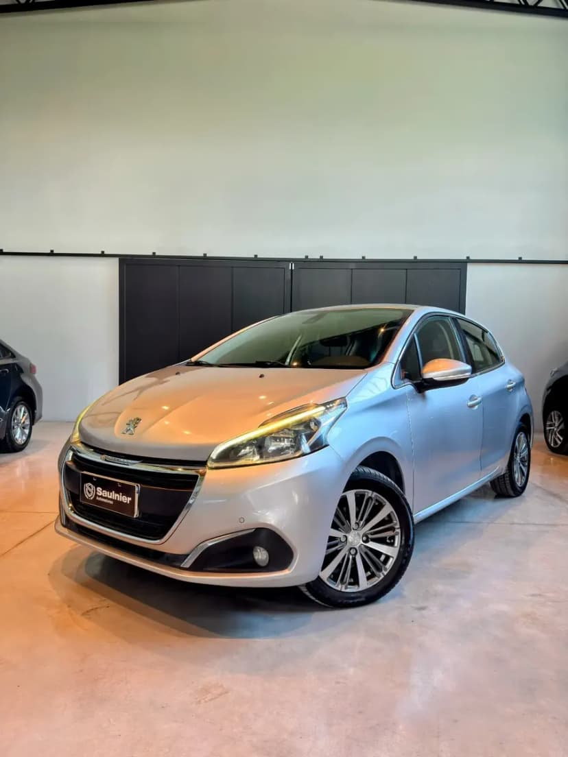 Peugeot 208 1.6 Feline